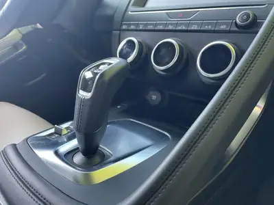 Jaguar E-PACE P250 AWD — SUV British Premium, Traction Intégrale & Équipement Prestige — Thumbnail 8