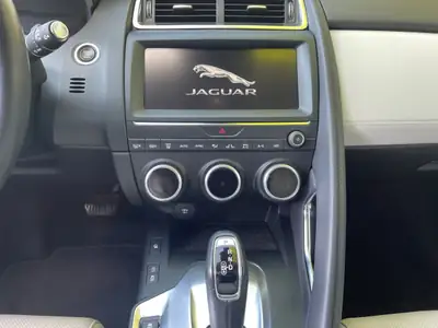 Jaguar E-PACE P250 AWD — SUV British Premium, Traction Intégrale & Équipement Prestige — Thumbnail 9