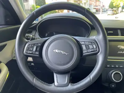 Jaguar E-PACE P250 AWD — SUV British Premium, Traction Intégrale & Équipement Prestige — Thumbnail 10