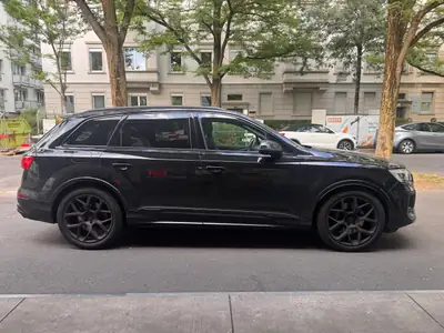 Audi Q7 50 TDI S Line — SUV 7 places, diesel performant, 36 500 km seulement — fianco
