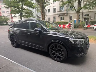 Audi Q7 50 TDI S Line — SUV 7 places, diesel performant, 36 500 km seulement — vista posteriore