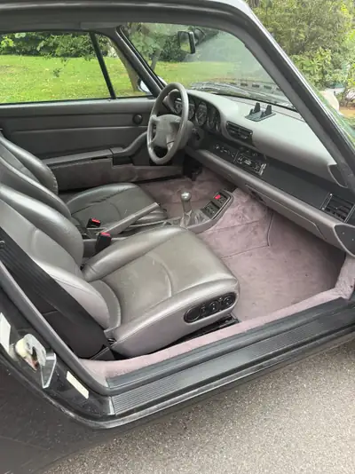 Porsche 911 3.6 Carrera 4 — Légende des années 90, transmission manuelle authentique — interni