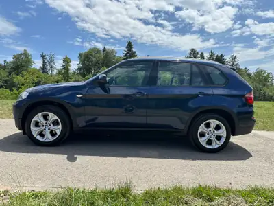 BMW X5 40d xDrive — SUV premium diesel, 306 ch et toit panoramique — fianco