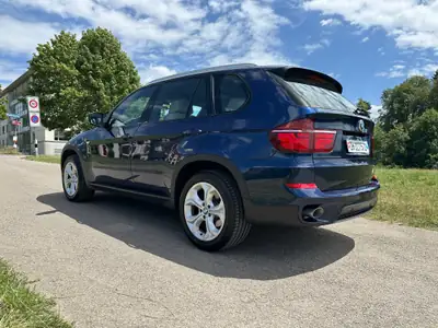 BMW X5 40d xDrive — SUV premium diesel, 306 ch et toit panoramique — vista posteriore