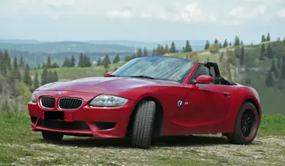 BMW Z4 M 2007 — Cabriolet sportif 342 ch, design iconique des années 2000 — fianco