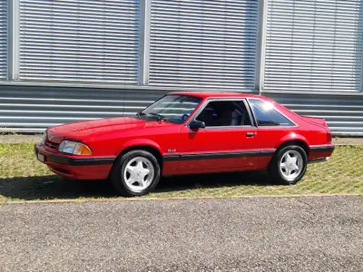 Ford Mustang LX 5.0 1992 — Légende américaine, moteur V8 puissant, faible kilométrage — vue extérieure