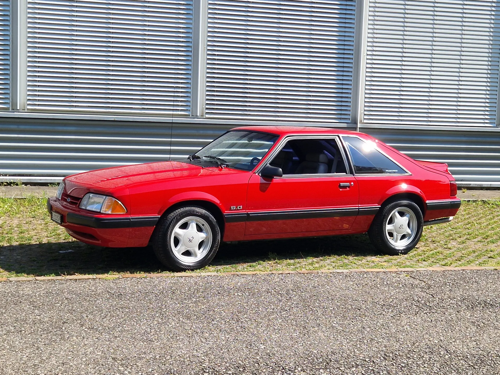 Ford Mustang LX 5.0 1992 — Légende américaine, moteur V8 puissant, faible kilométrage