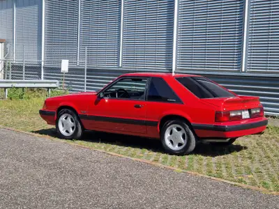 Ford Mustang LX 5.0 1992 — Légende américaine, moteur V8 puissant, faible kilométrage — côté