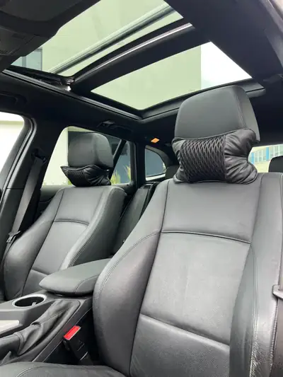 BMW X1 28i xDrive — SUV compact sportif, 178 000 km, toit panoramique — interior