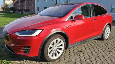Tesla Model X 100D — SUV électrique premium, Autopilot avancé, 67'000 km — côté