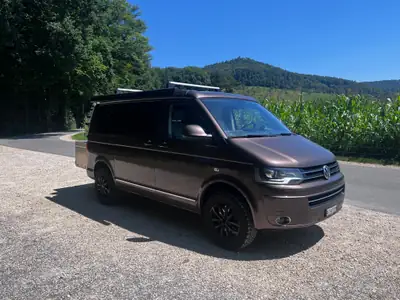 VW T5 2.0 TDI 180 — Camping-car 4×4 spacieux, parfait pour l'aventure en famille — arrière