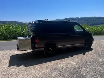 VW T5 2.0 TDI 180 — Camping-car 4×4 spacieux, parfait pour l'aventure en famille — intérieur