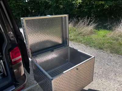 VW T5 2.0 TDI 180 — Camping-car 4×4 spacieux, parfait pour l'aventure en famille — Miniature 11