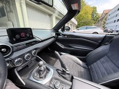 Mazda MX-5 2.0 Revolution — Roadster iconique, moteur 184 ch et faible kilométrage — intérieur