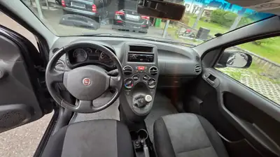 Fiat Panda 4x4 Climbing Freestyle — Véhicule de loisir polyvalent, sperrdifférentiel et treuil intégrés — vista posteriore