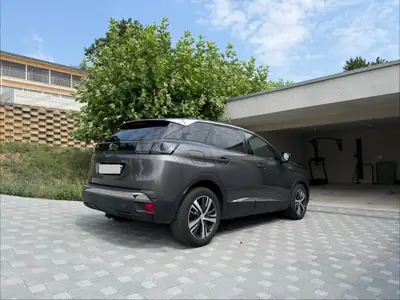Peugeot 3008 PHEV 225 ch — SUV hybride rechargeable, 120 000 km, transmission automatique — Innenraum