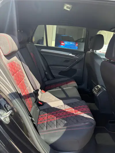 VW Golf 2.0 TSI GTI TCR — Performance sportive et fiabilité allemande — Armaturenbrett