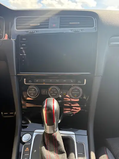 VW Golf 2.0 TSI GTI TCR — Performance sportive et fiabilité allemande — Miniatur 8