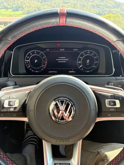 VW Golf 2.0 TSI GTI TCR — Performance sportive et fiabilité allemande — Miniatur 10