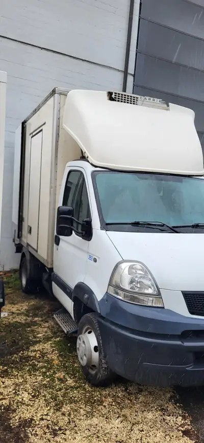 Renault Mascott 2005 — Camion frigorifique robuste, parfait pour export — vista esterna