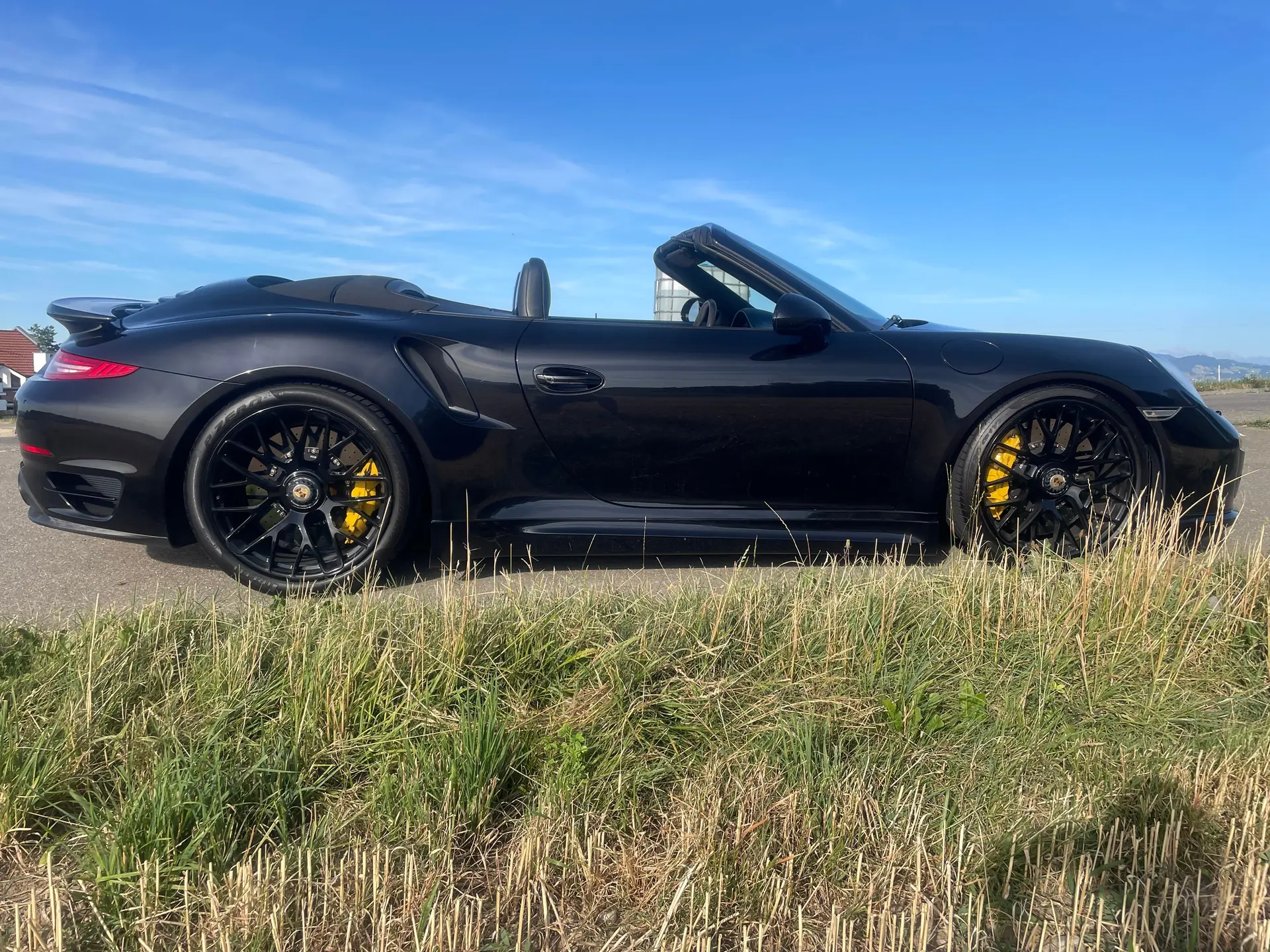 Porsche 911 Turbo S Cabrio TECHART — Sportive découverte 620 ch, finition carbone — vue extérieure