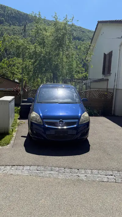 Opel Zafira 1.8 16V Sport — Monospace 7 places, fiable et spacieux — fianco