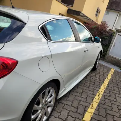 Alfa Romeo Giulietta Diesel 2021 — Berline italienne affûtée, entretien suivi — Heckansicht