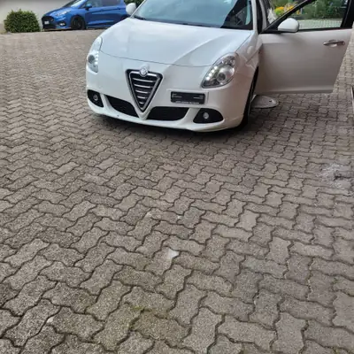 Alfa Romeo Giulietta Diesel 2021 — Berline italienne affûtée, entretien suivi — Außenansicht