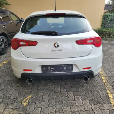 Alfa Romeo Giulietta Diesel 2021 — Berline italienne affûtée, entretien suivi — Seitenansicht
