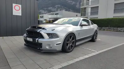 Ford Mustang Shelby GT500 2013 — Muscle-car légendaire, 700 ch purs — vista esterna