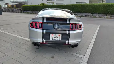 Ford Mustang Shelby GT500 2013 — Muscle-car légendaire, 700 ch purs — vista posteriore
