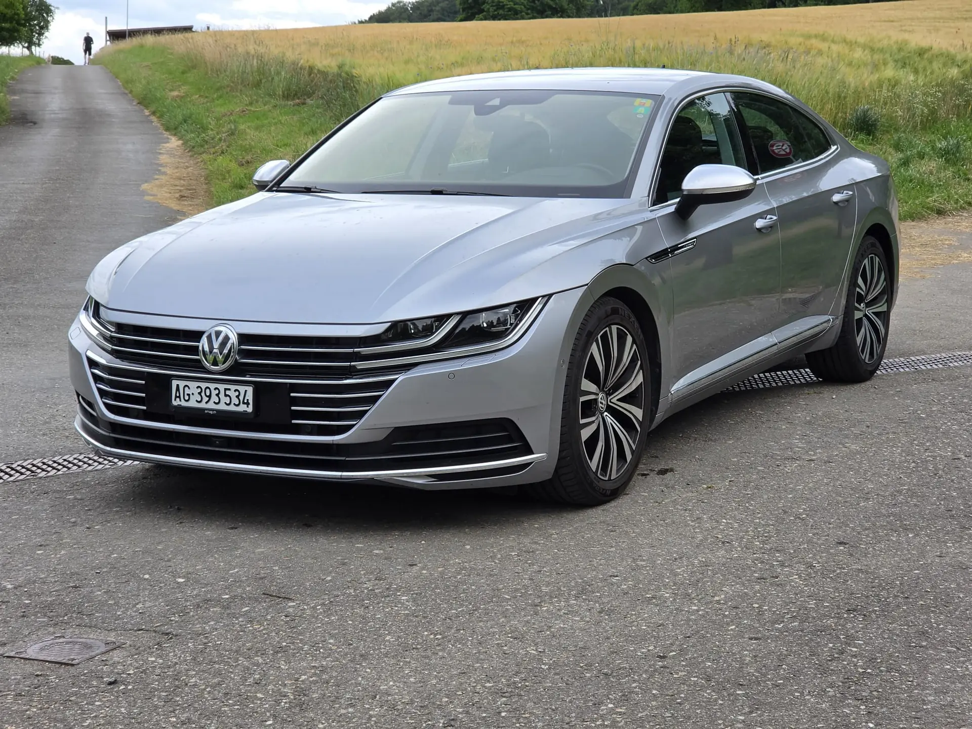 Volkswagen Arteon 2.0 TSI Elegance — Berline élégante, technologie premium, 149'000 km — vista esterna
