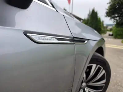 Volkswagen Arteon 2.0 TSI Elegance — Berline élégante, technologie premium, 149'000 km — Miniatura 8
