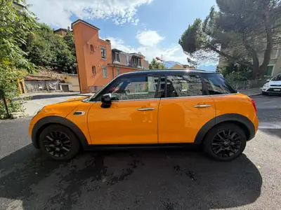 MINI Cooper 1.5i — Coupé citadin dynamique, 170'000 km, teinte orange exclusive — Seitenansicht