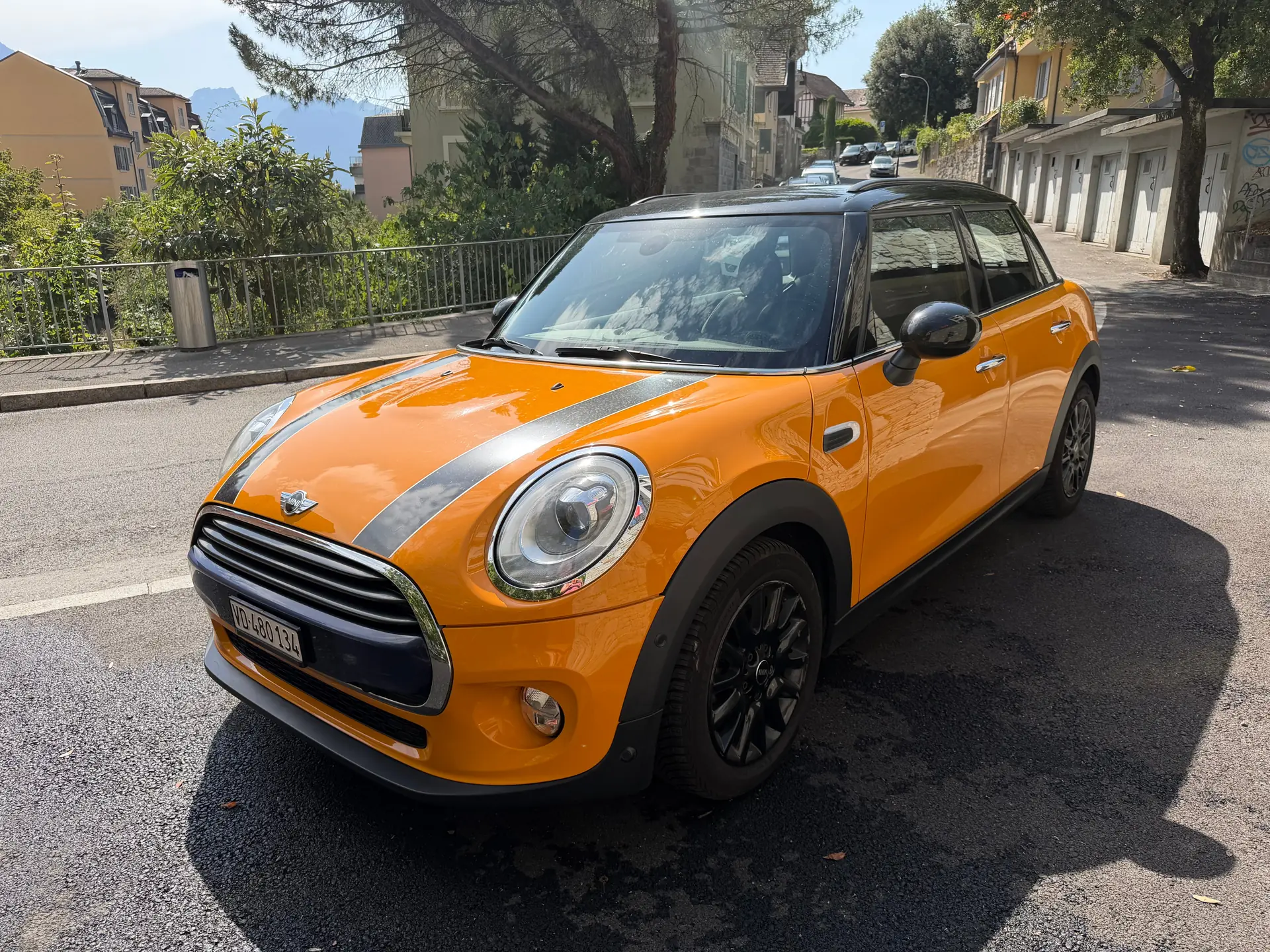 MINI Cooper 1.5i — Coupé citadin dynamique, 170'000 km, teinte orange exclusive