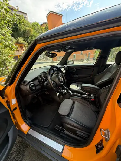 MINI Cooper 1.5i — Coupé citadin dynamique, 170'000 km, teinte orange exclusive — Innenraum