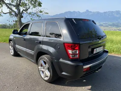 Jeep Grand Cherokee SRT8 — Muscle SUV légendaire, seulement 27'809 km — côté
