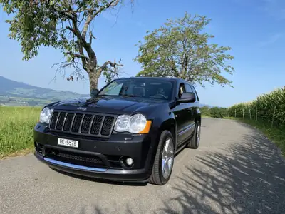 Jeep Grand Cherokee SRT8 — Muscle SUV légendaire, seulement 27'809 km — tableau de bord