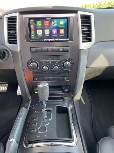 Jeep Grand Cherokee SRT8 — Muscle SUV légendaire, seulement 27'809 km — Miniature 9