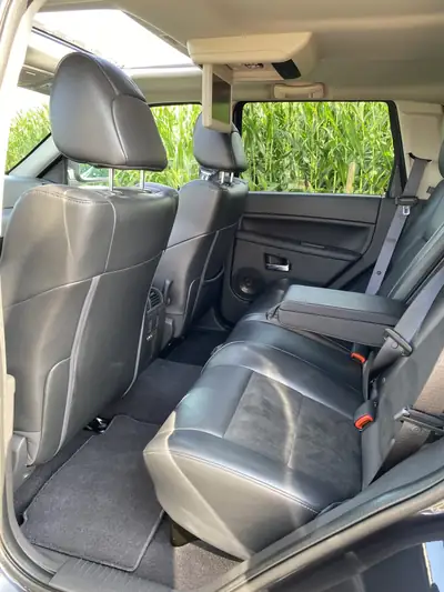 Jeep Grand Cherokee SRT8 — Muscle SUV légendaire, seulement 27'809 km — Miniature 11