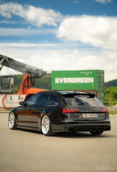 Audi RS6 Avant 4.0 V8 TFSI — Performance et élégance, 86 500 km seulement — cruscotto