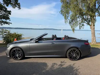 Mercedes-Benz E 53 AMG Cabriolet — 435 ch, toit ouvert, luxe sportif 4MATIC+ — vue extérieure