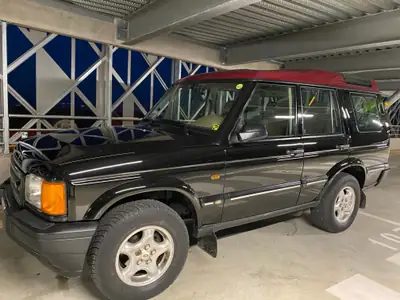 Land Rover Discovery 4.0 V8 ES — Légendaire 7 places, moteur V8 puissant — côté