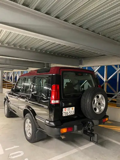 Land Rover Discovery 4.0 V8 ES — Légendaire 7 places, moteur V8 puissant — arrière
