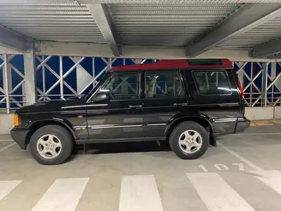 Land Rover Discovery 4.0 V8 ES — Légendaire 7 places, moteur V8 puissant — vue extérieure