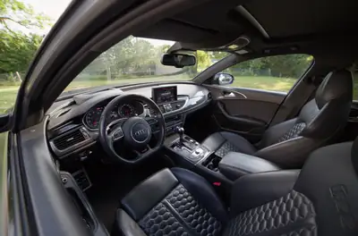 Audi RS6 Avant 4.0 V8 TFSI — 605 ch, performances extrêmes et spacieux — cruscotto