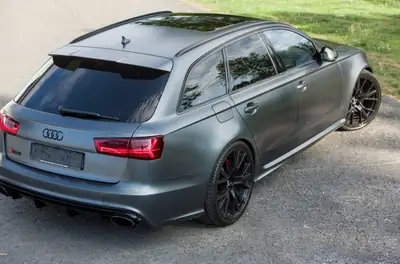 Audi RS6 Avant 4.0 V8 TFSI — 605 ch, performances extrêmes et spacieux — interni