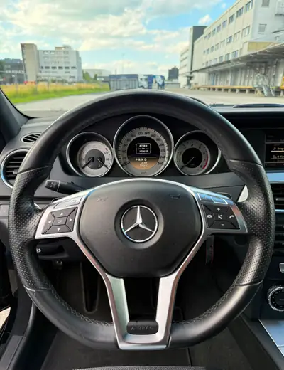 Mercedes-Benz C 350 V6 BlueEF Avantgarde — Élégance et performance, 105'000 km — détail