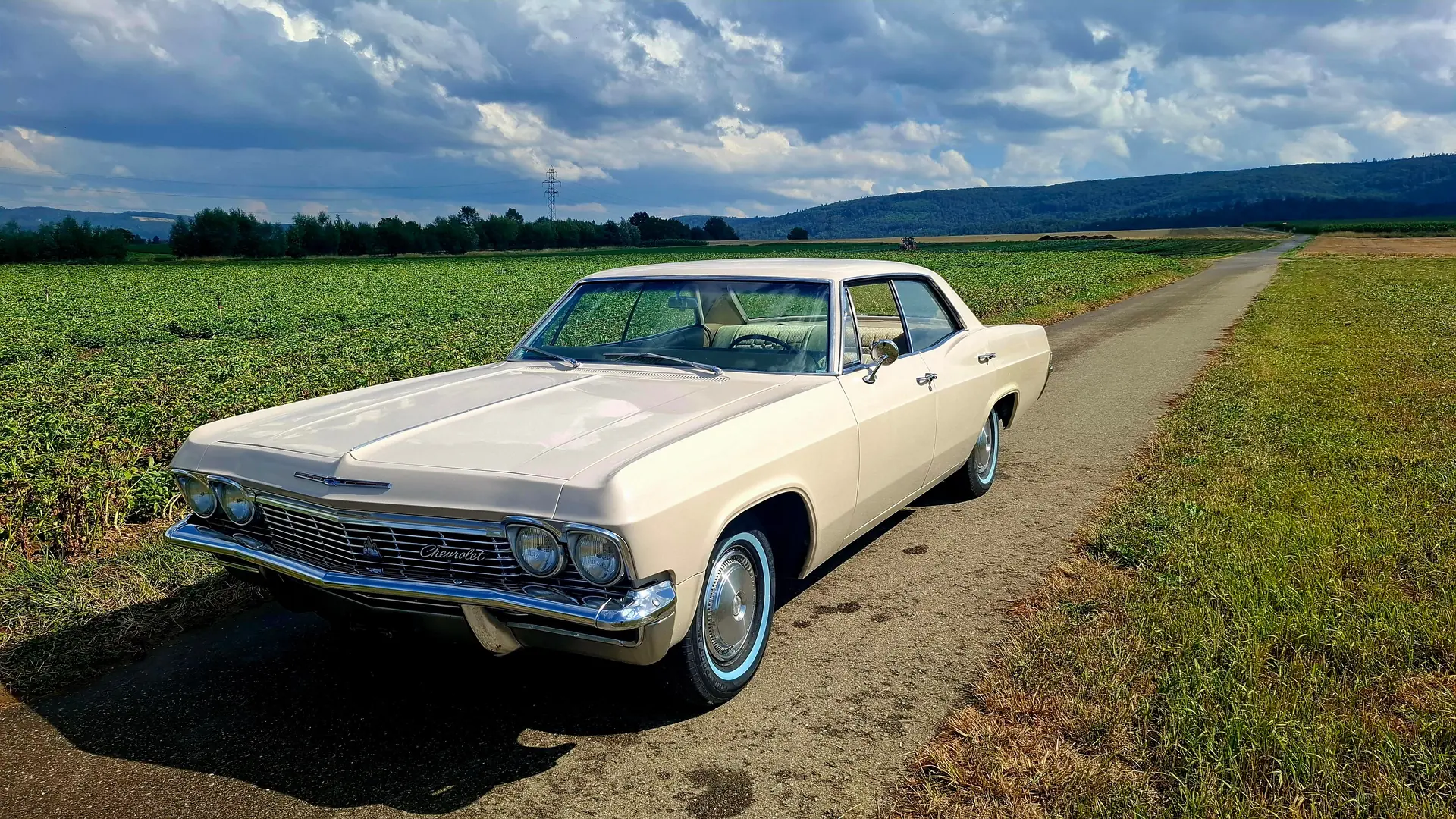 Chevrolet Impala 1965 — Berline légendaire américaine, 82'000 km d'histoire — vue extérieure
