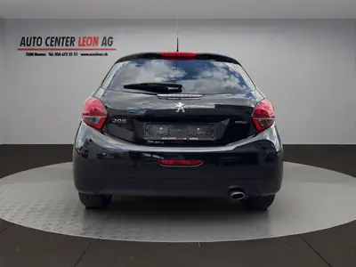 Peugeot 208 1.2 PureTech GT Line — Citadine dynamique, faible kilométrage, équipée navigation — tableau de bord
